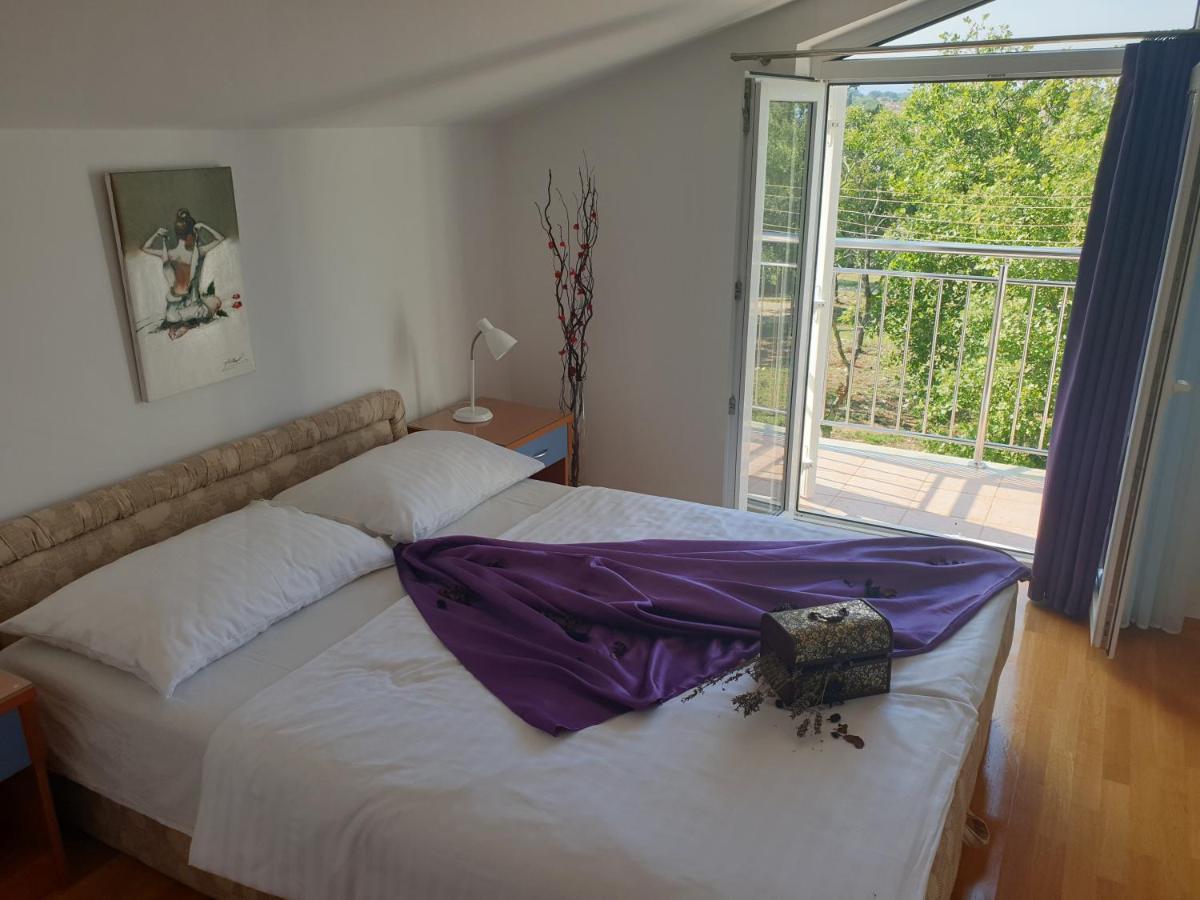 Apartments Mare & Mons Deluxe Малинска Экстерьер фото