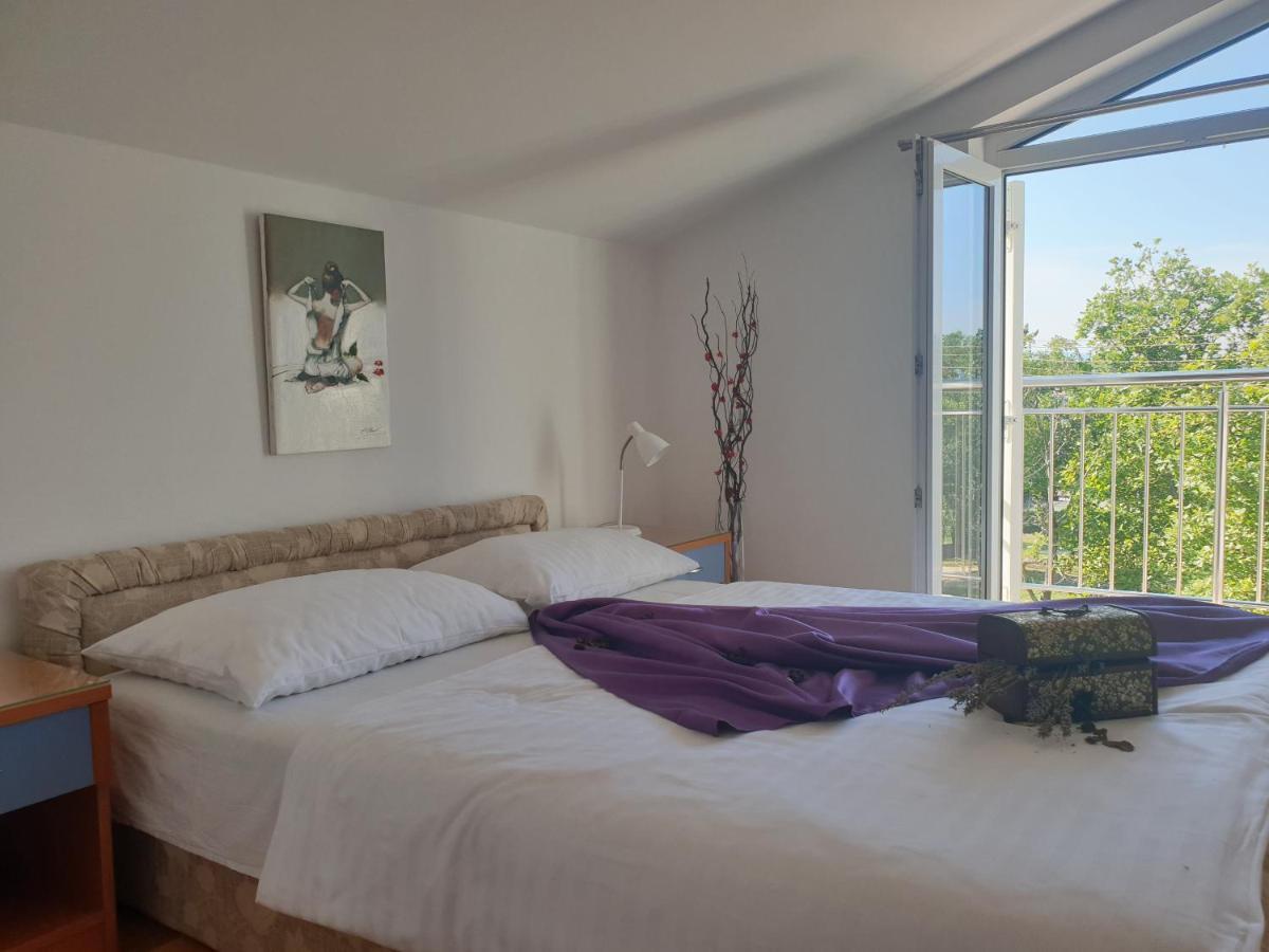 Apartments Mare & Mons Deluxe Малинска Экстерьер фото