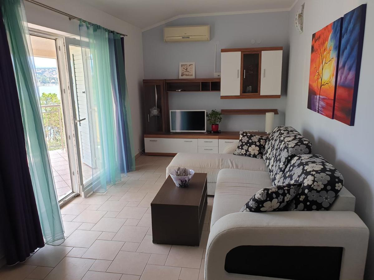 Apartments Mare & Mons Deluxe Малинска Экстерьер фото