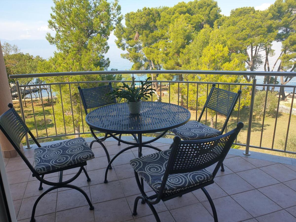 Apartments Mare & Mons Deluxe Малинска Экстерьер фото