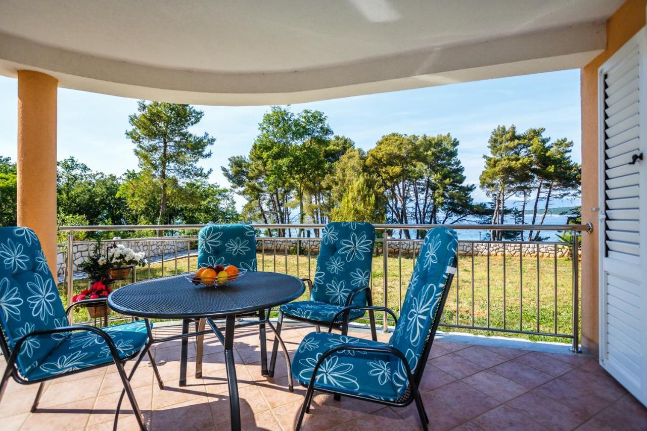Apartments Mare & Mons Deluxe Малинска Экстерьер фото