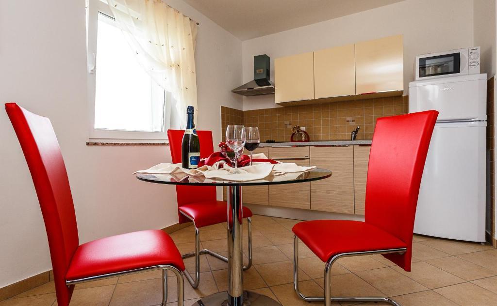 Apartments Mare & Mons Deluxe Малинска Номер фото