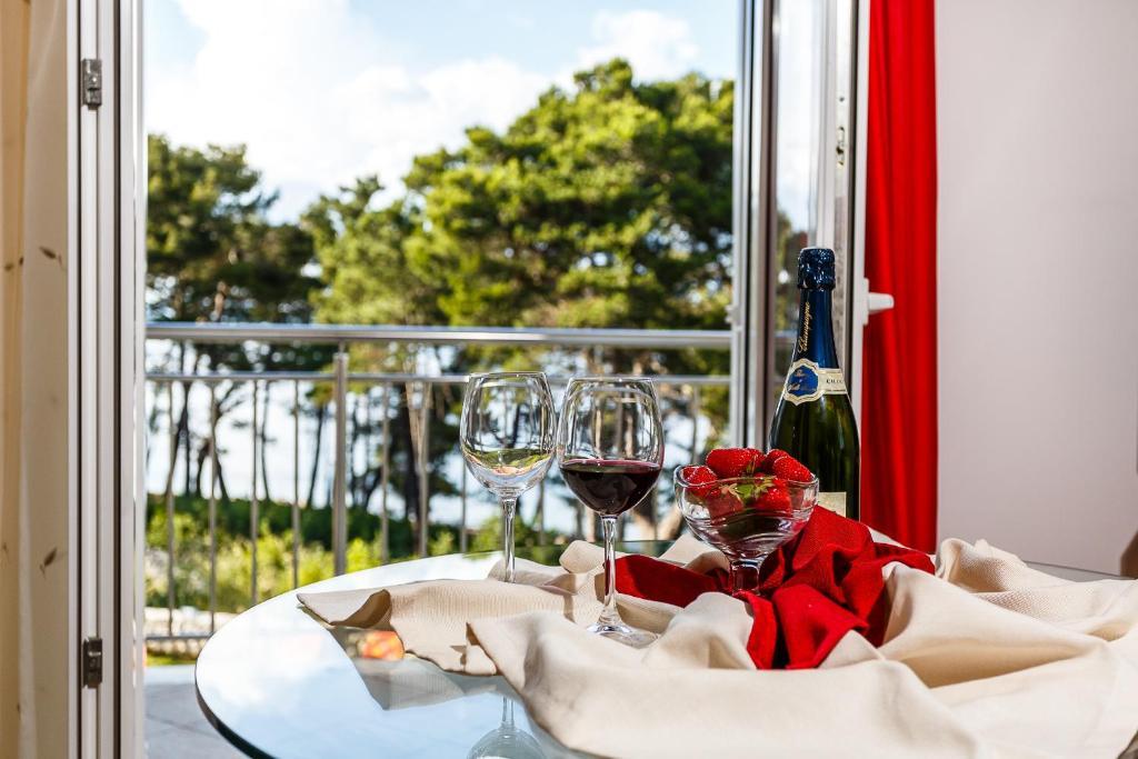 Apartments Mare & Mons Deluxe Малинска Номер фото