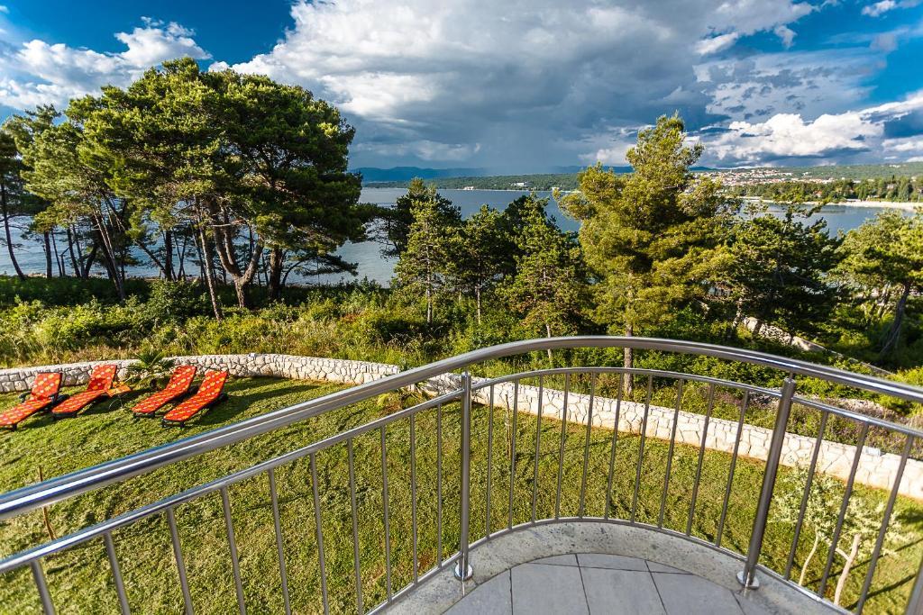 Apartments Mare & Mons Deluxe Малинска Номер фото
