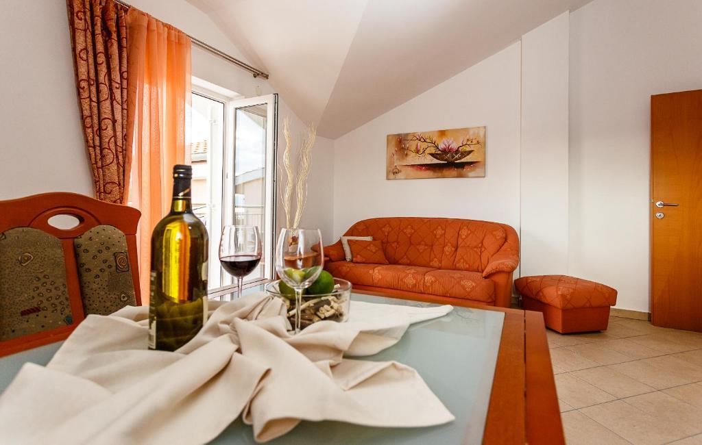 Apartments Mare & Mons Deluxe Малинска Номер фото