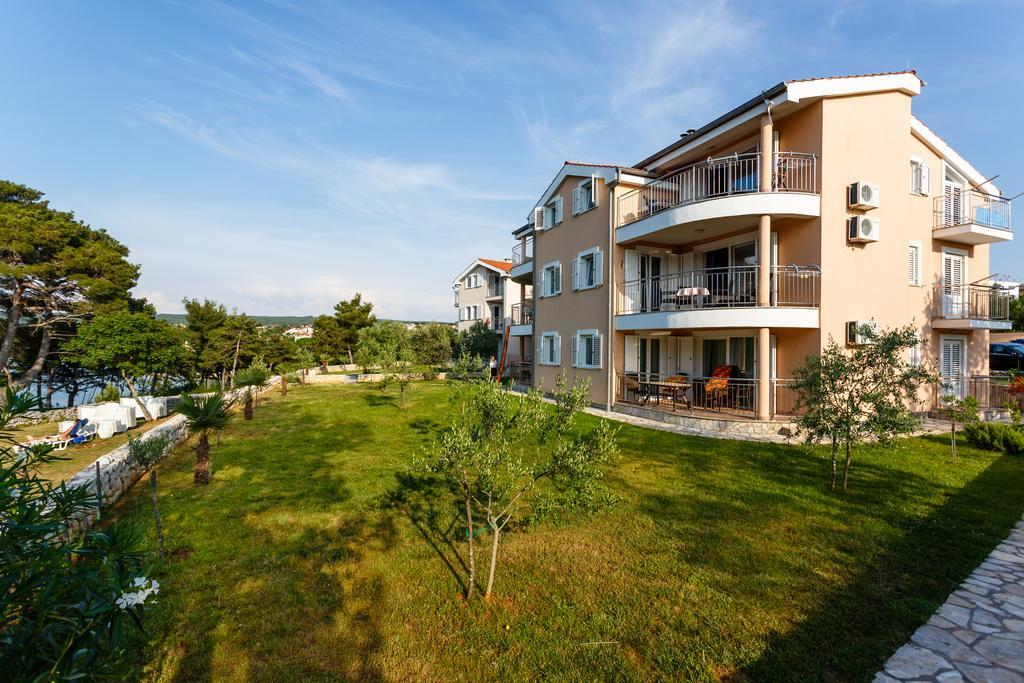 Apartments Mare & Mons Deluxe Малинска Экстерьер фото